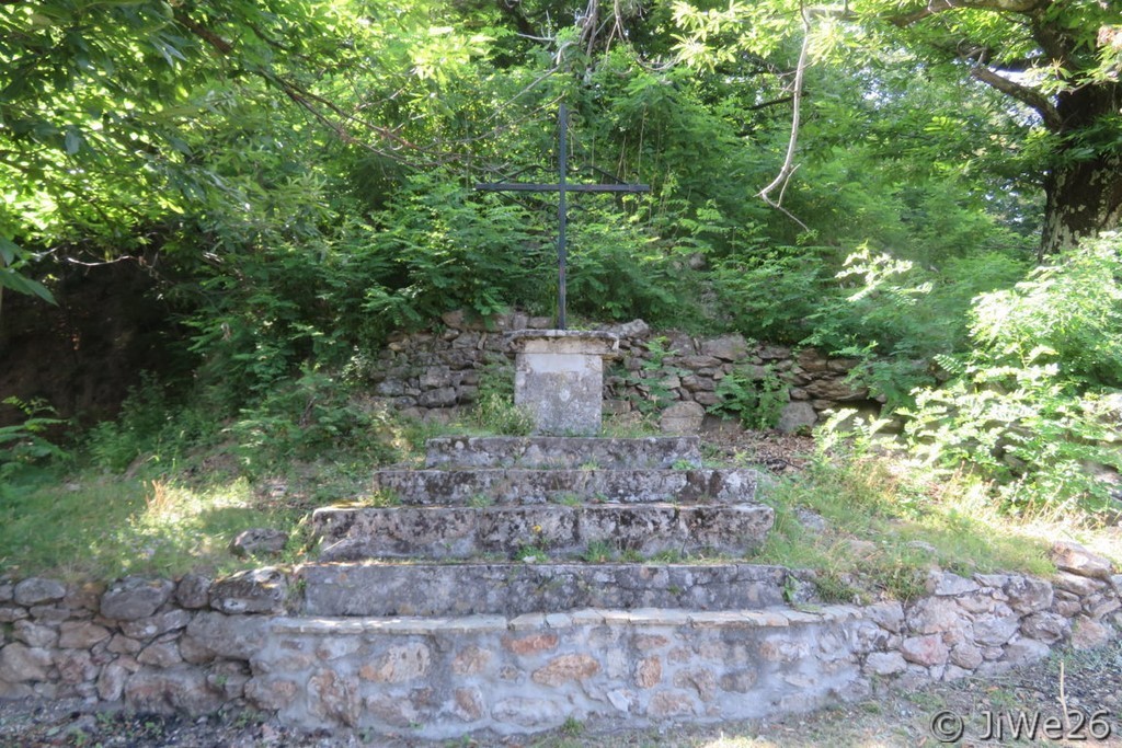 Ancienne croix à proximité de la chapelle