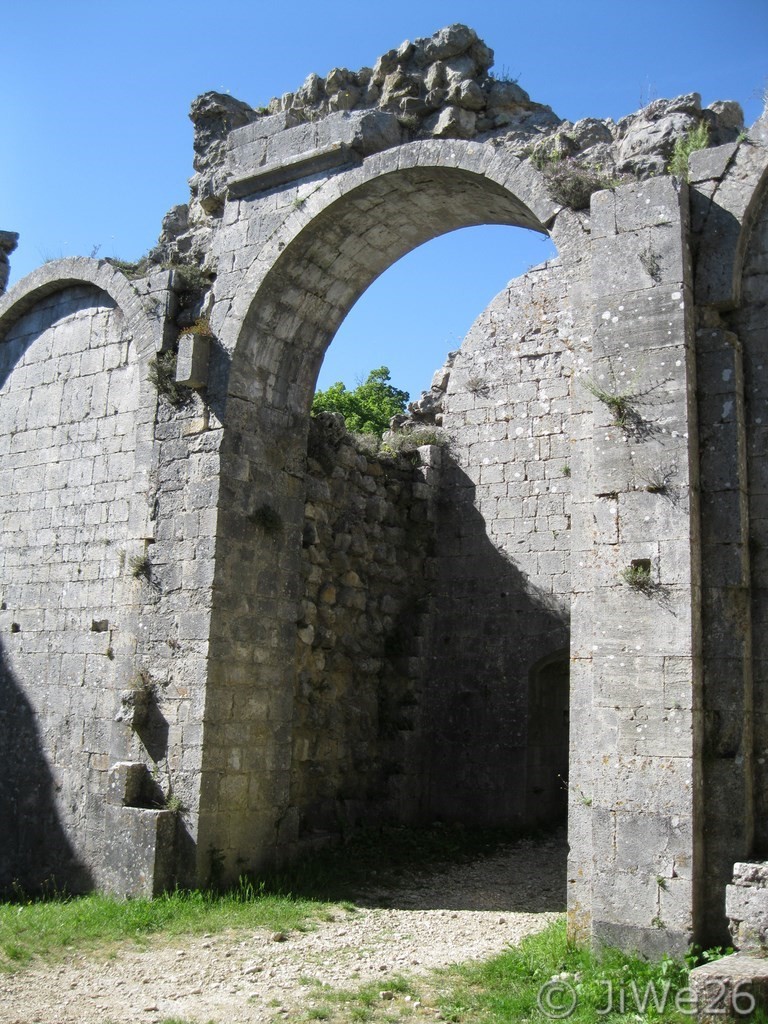 Ruines de l'église Notre-Dame-la-Brune _XIIe siècle