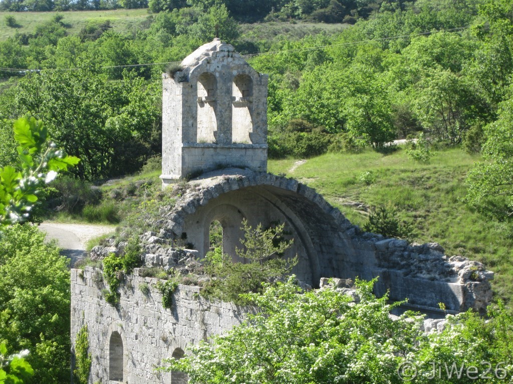 Blotti dans cet écrin de verdure, il se dégage de cet endroit une impression de calme et de quiétude.