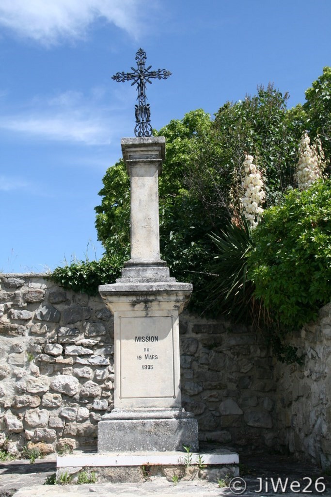 Et juste à côté, cette croix de mission du 19 mars 1905