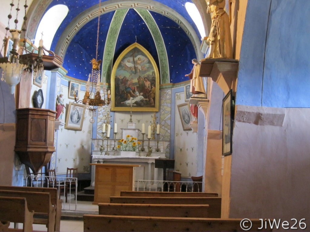 Nous pénétrons dans l'église, aie, une grille nous empêche d'aller plus loin.