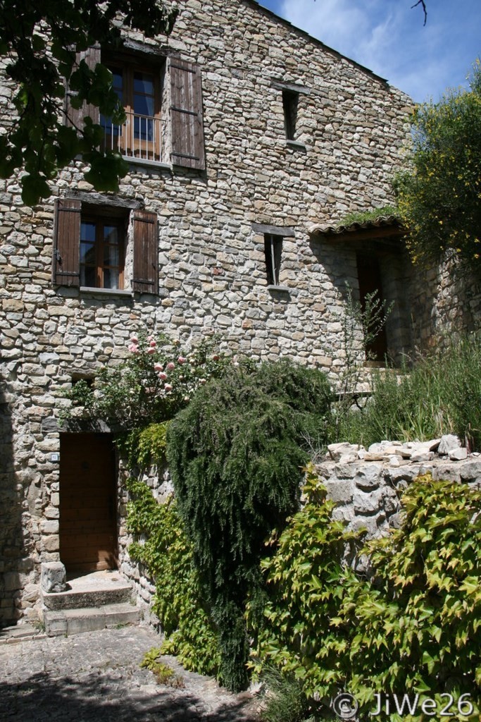 Encore un joli endroit et une belle bâtisse si bien restaurée