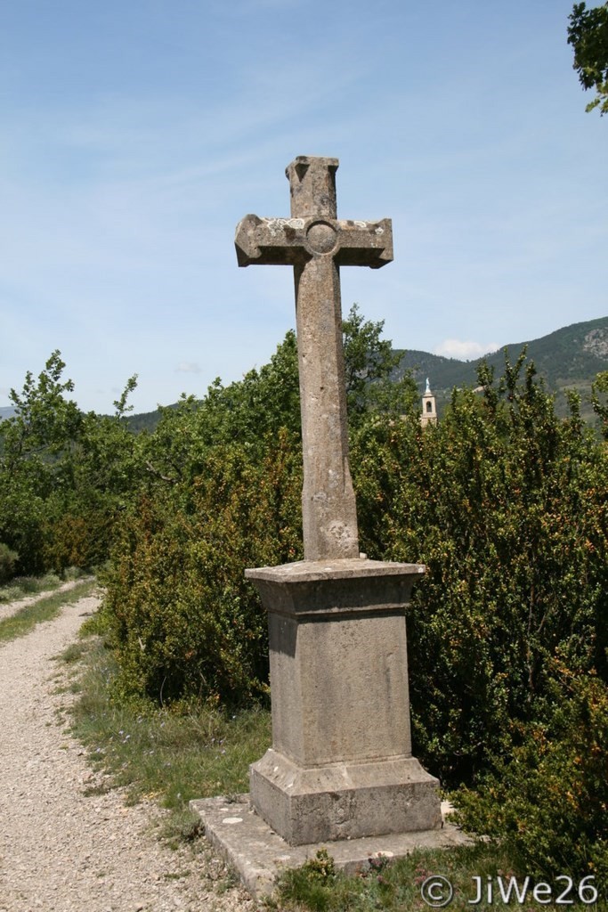 Et voici la quatorzième station, marquant la fin d'un parcours éprouvant sous un soleil accablant.