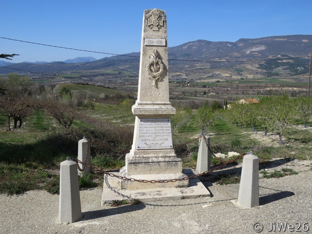 Monument aux morts 1914/1918 érigé en l'honneur des enfants de la commune