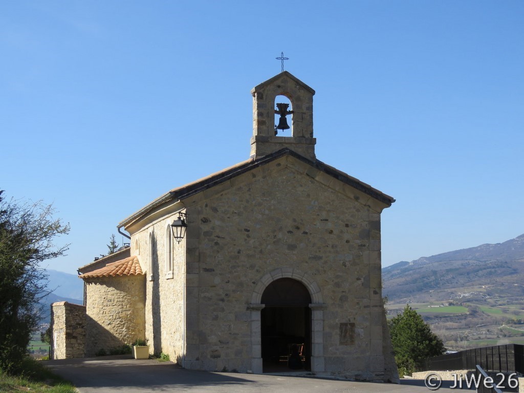 Superbe église Saint-Thomas du XIXème siècle située au milieu du village