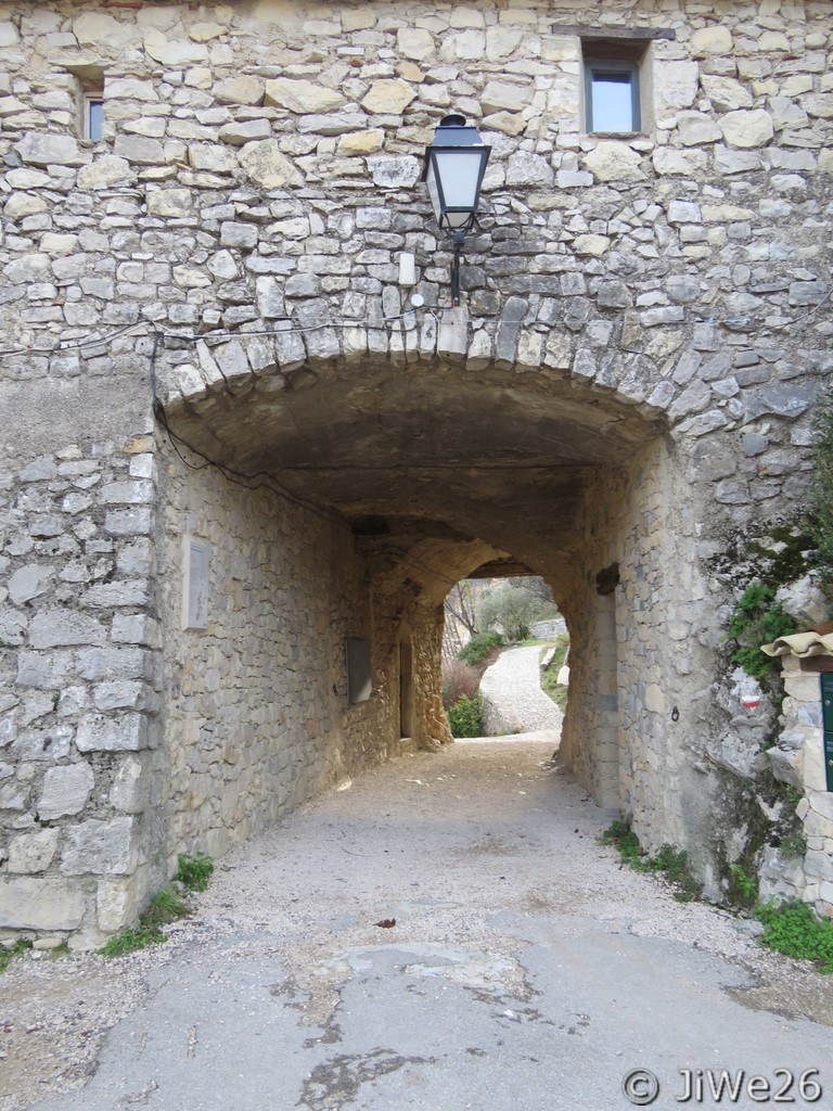 L'autre porte d'entrée du village du 14ème siècle