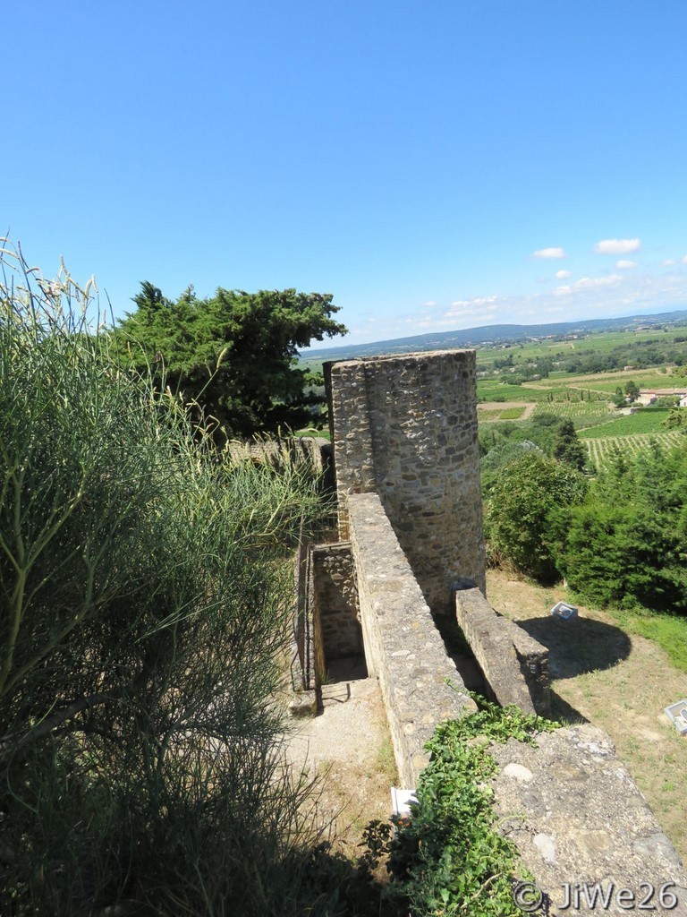 Une des deux tours circulaires