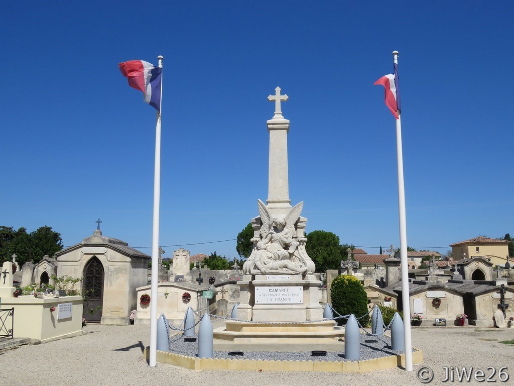 Imposant monument dans le cimetière à la mémoire des enfants de Camaret morts en 1914/1918