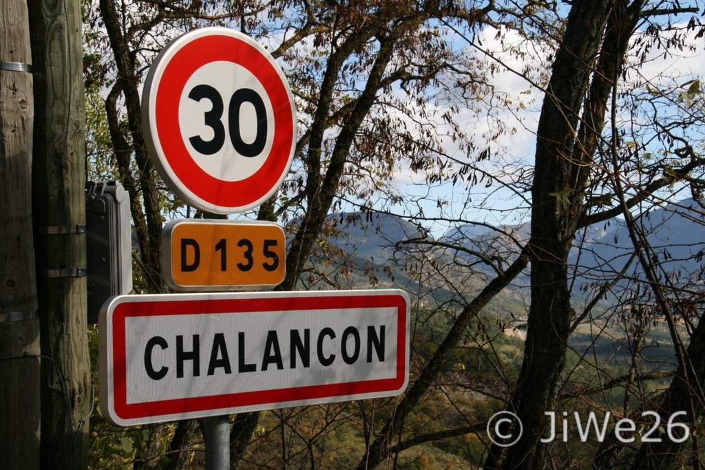 Bienvenue à Chalancon en Drôme Provençale, village perché à 794m