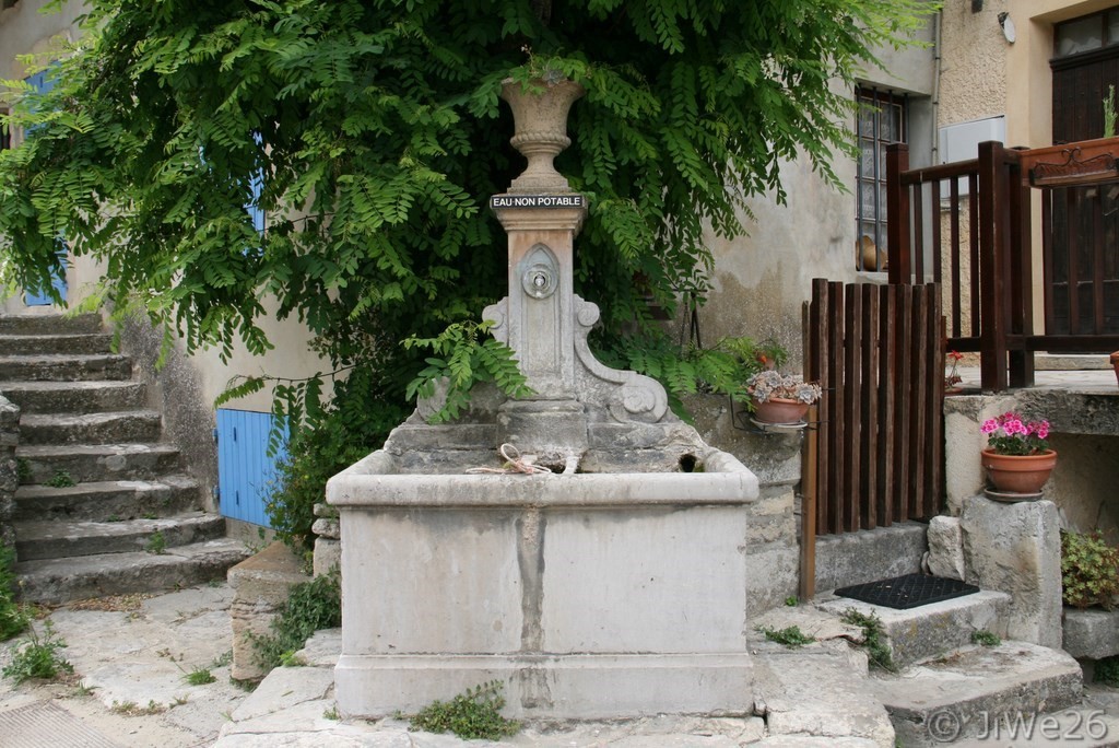 La fontaine publique