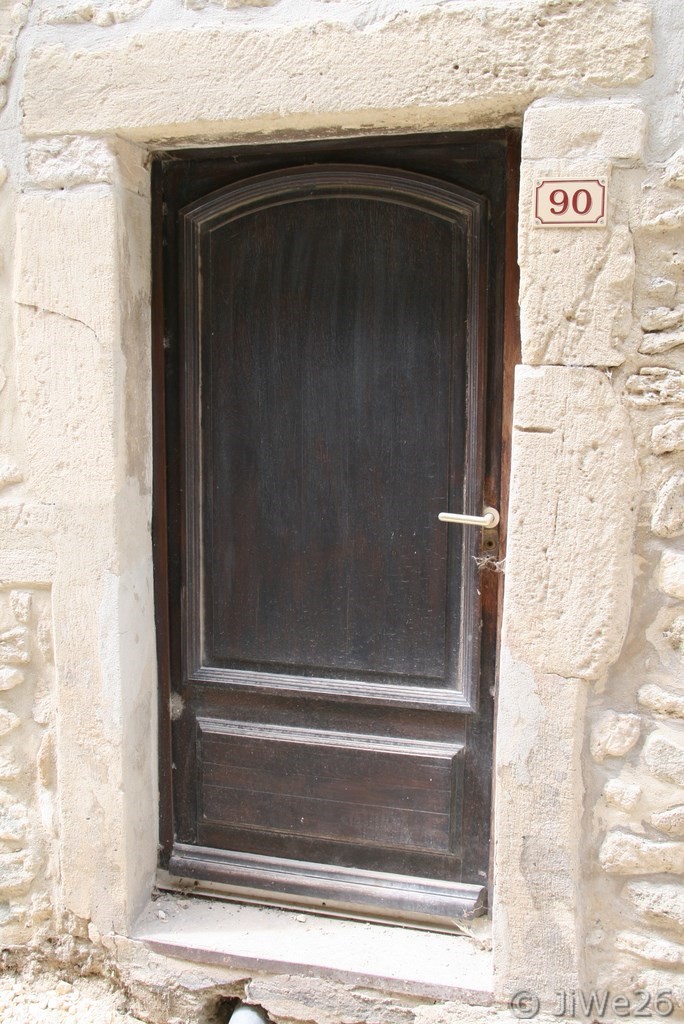 Une très vieille porte