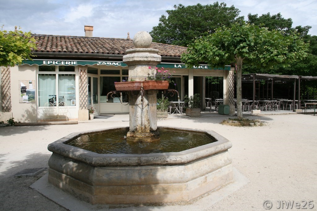 La fontaine - Place Bernard Barbier