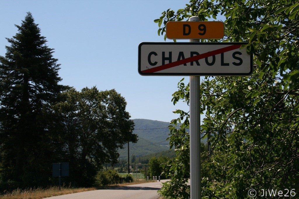 Charols en latin signifie carrefour