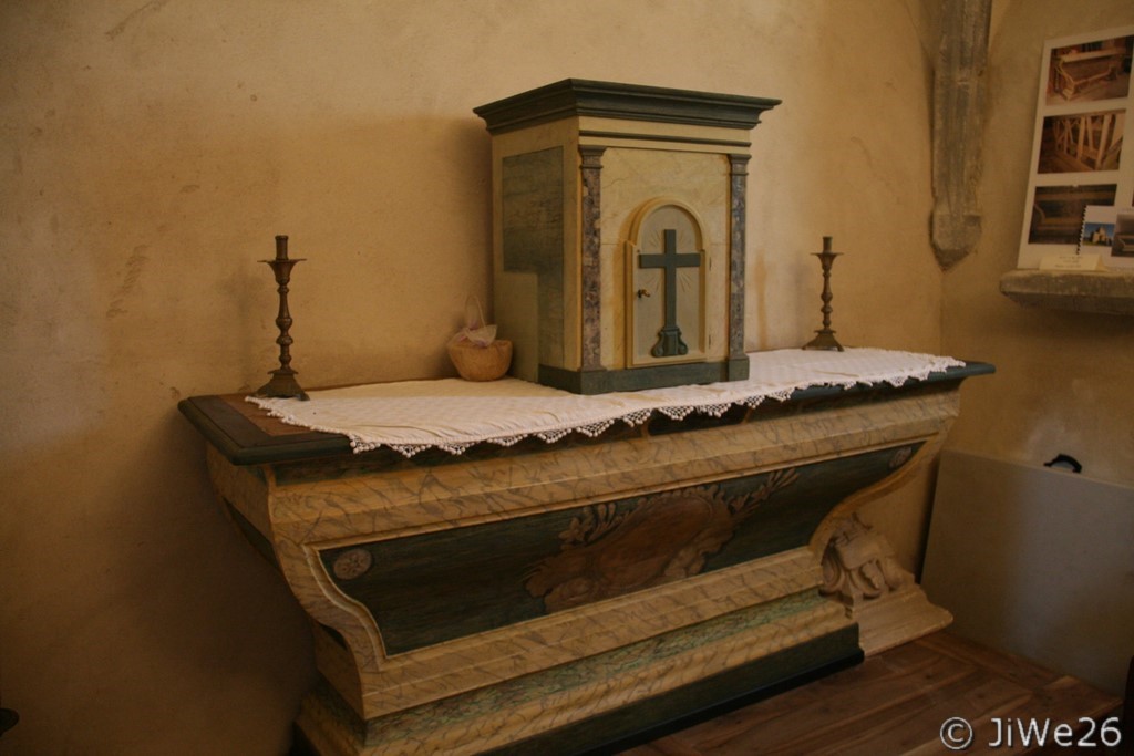 L'ancien autel en bois