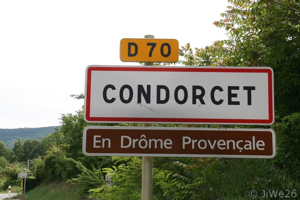 Condorcet_Entrée du village