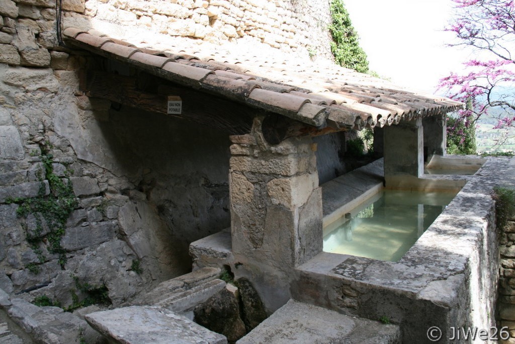 Le vieux lavoir communal