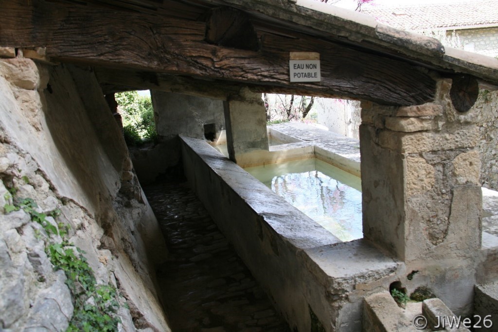 Le vieux lavoir communal