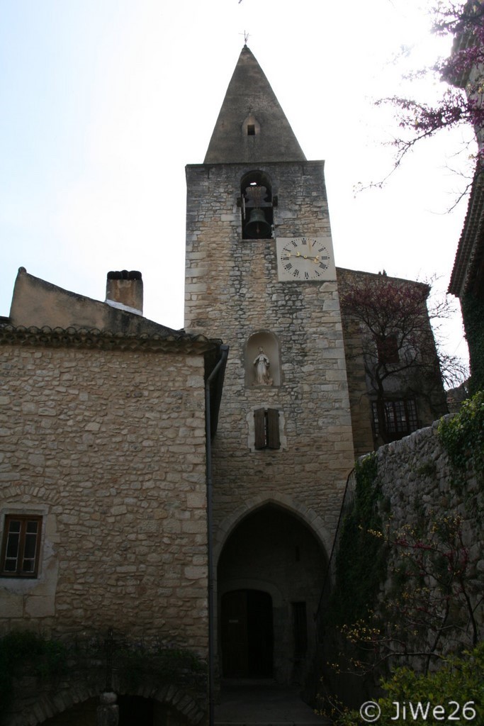 Et puis bien sûr l'église