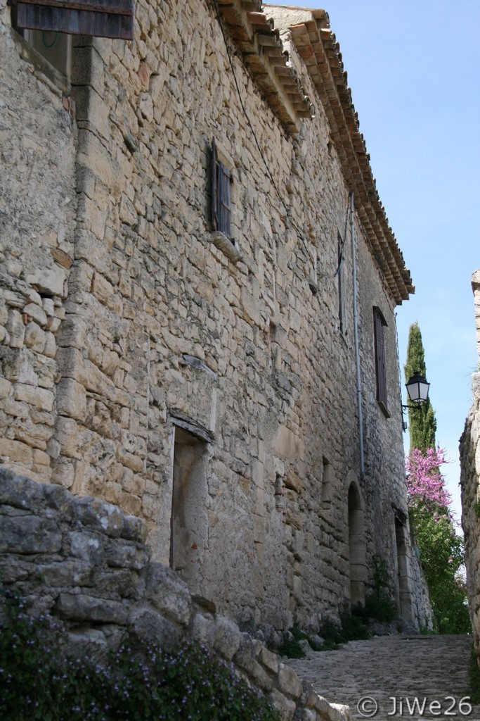 Crestet, village médiéval