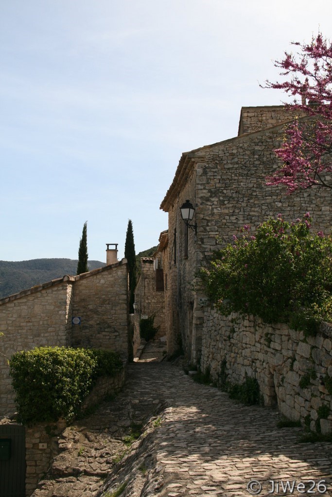 Crestet, village médiéval