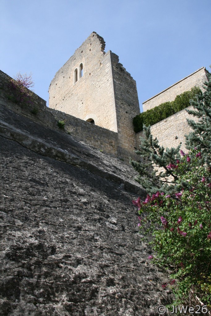 Crestet, village médiéval