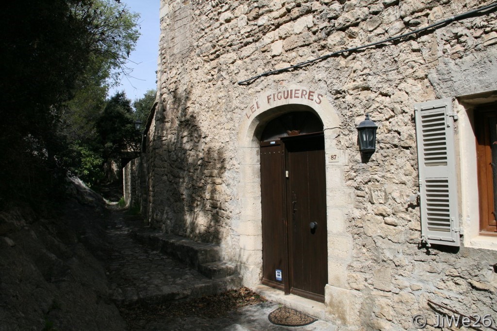 Crestet, village médiéval
