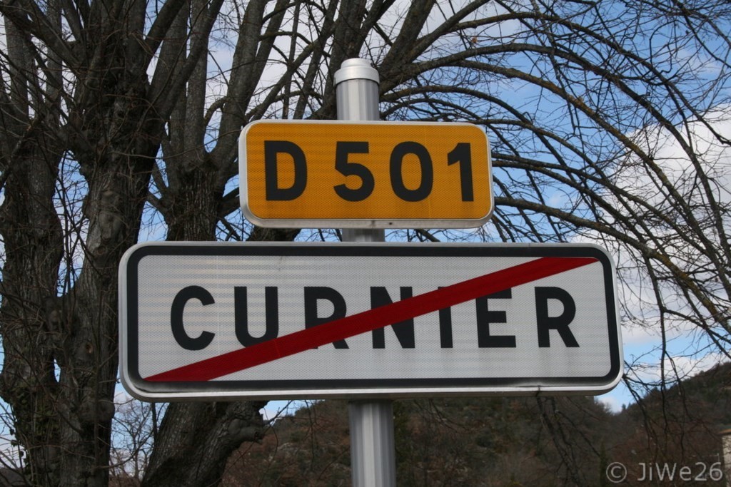 Curnier_Sortie du village