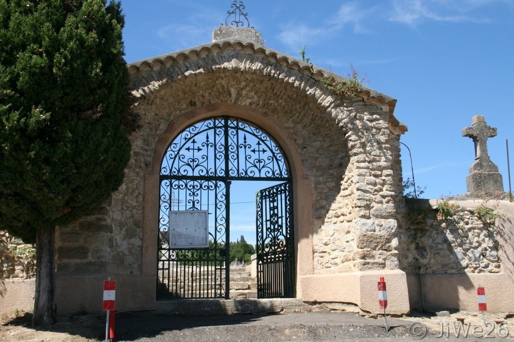 Entrée du cimetière de Mirabel-aux-Baronnies