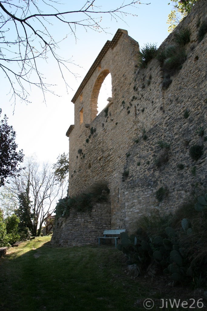 L'arche médiévale sur les remparts