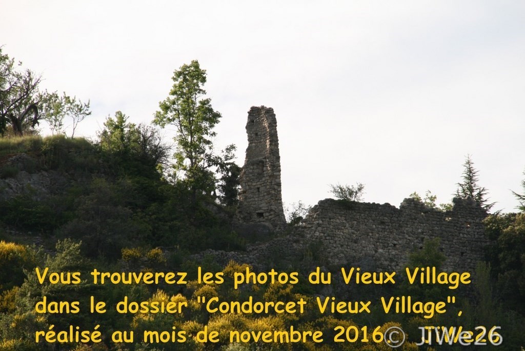 Les ruines du Vieux Village Vues d'en bas