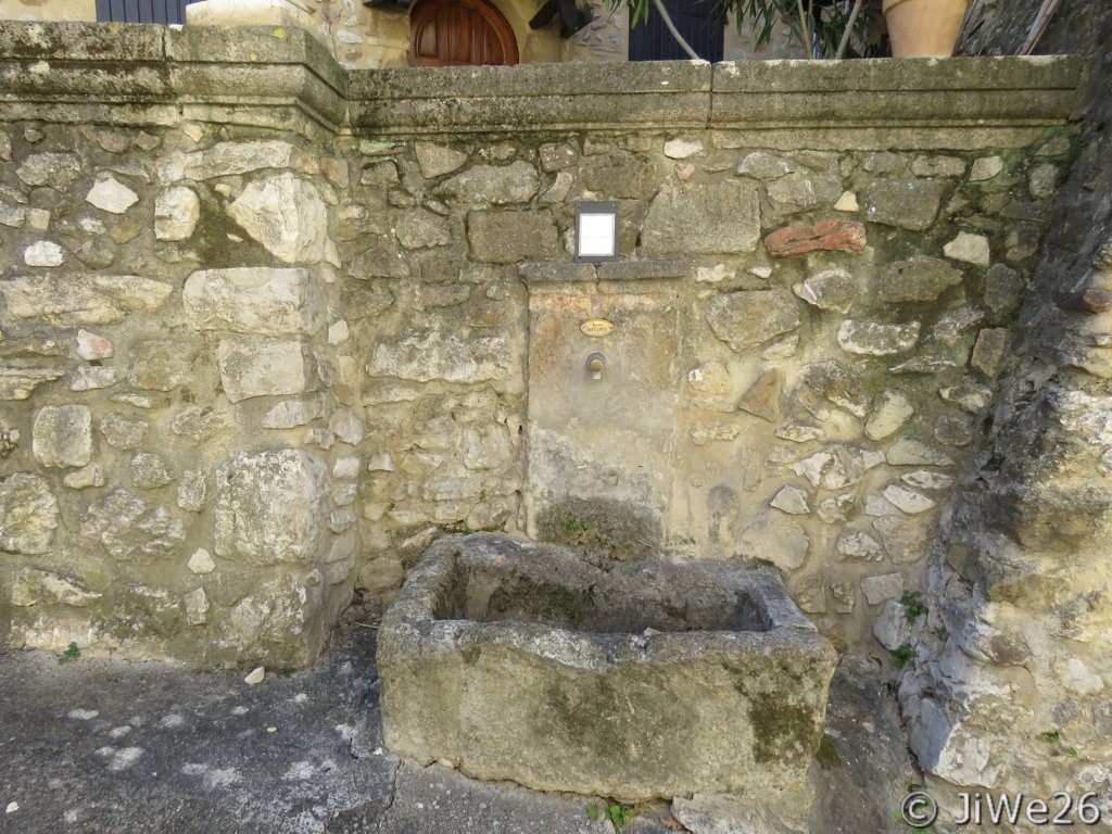 Fontaine rue du Révérend Père Signoret