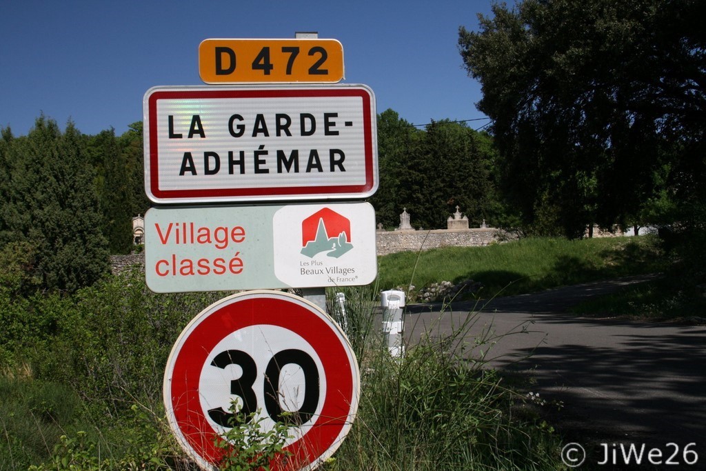 Ce mardi, nous avons choisi de vous emmener visiter ce magnifique village de La-Garde-Adhémar en Drôme Provençale, un des plus Beaux Villages de France