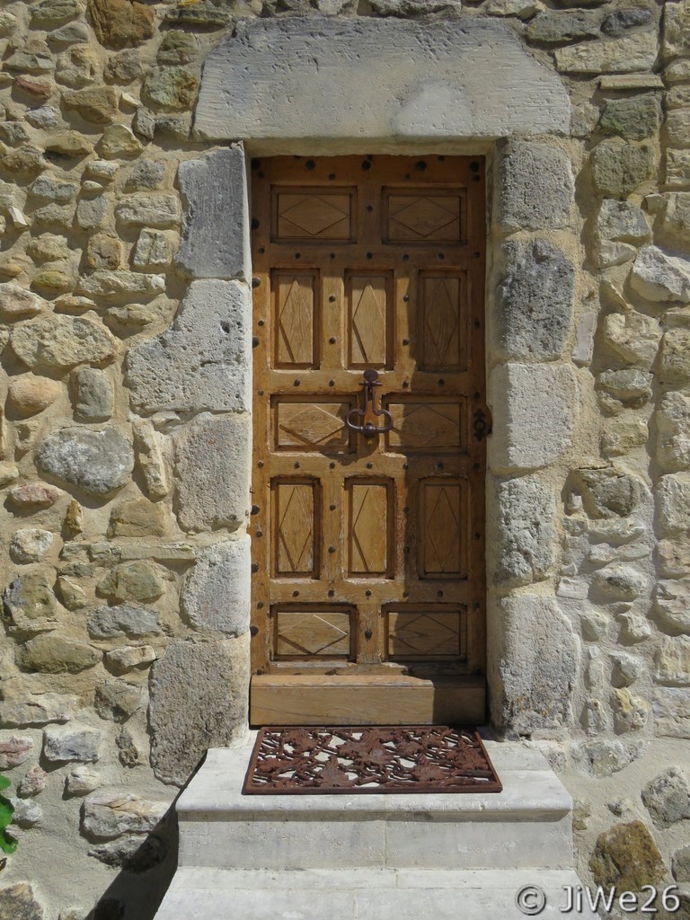 Une des nombreuses magnifiques portes anciennes