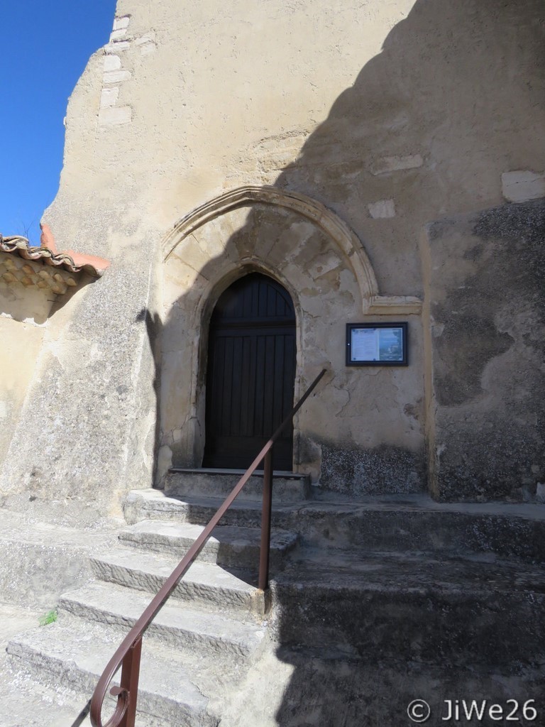 Entrée de l'Eglise Saint-Pierre et Saint-Paul remaniée du XVème au XIXème siècle