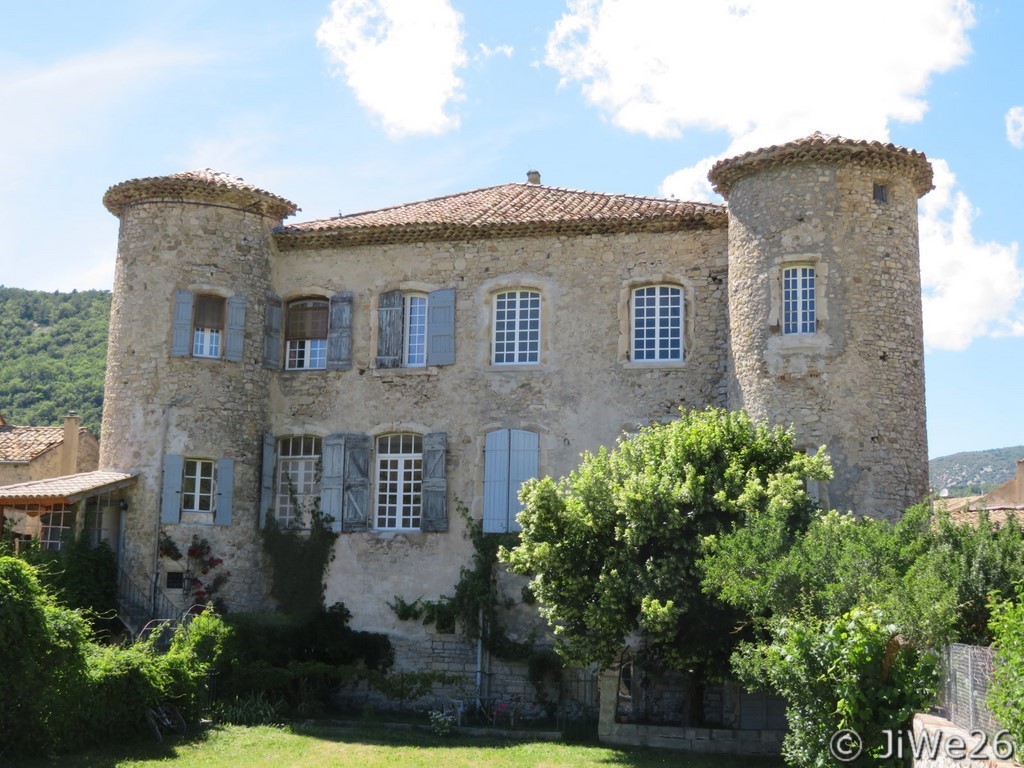 Un côté du château, relais de chasse au XVème siècle et transformé au XVIIIème siècle