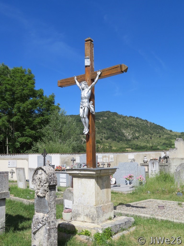 Croix du cimetière de 1840 (inscription sur le socle MD MDCCCXXXX)