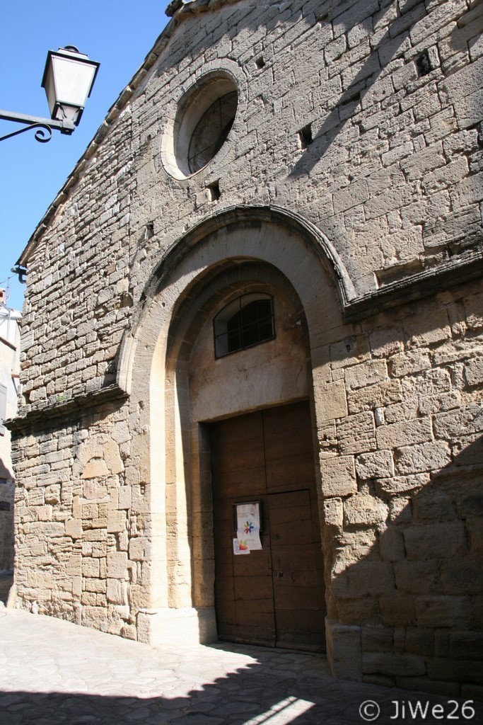 Entrée de l"église Saint Jean Baptiste