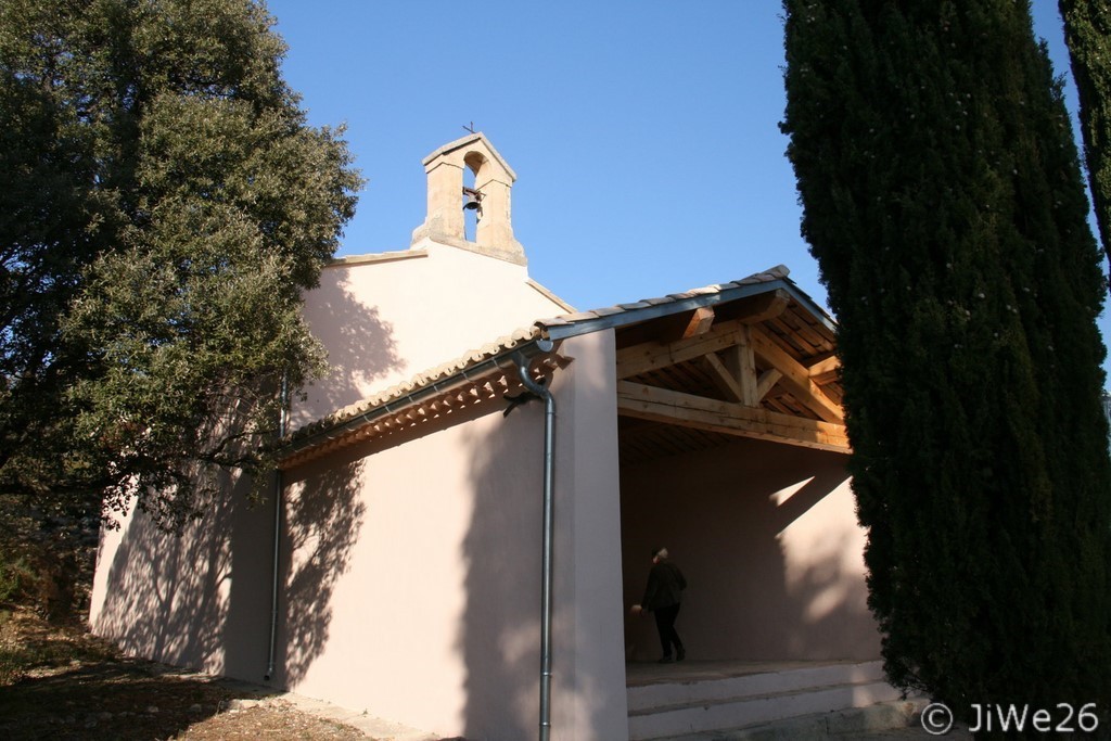 La toiture de la chapelle a été restaurée fin 2021 début 2022