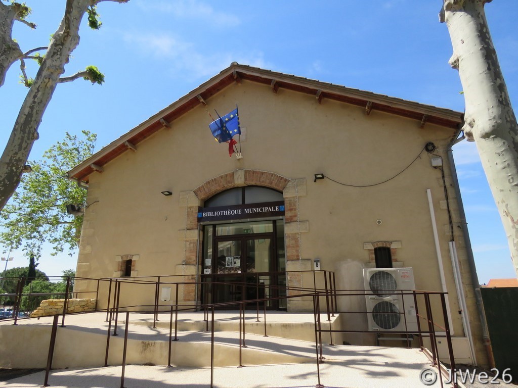 La bibliothèque municipale située place du Marché