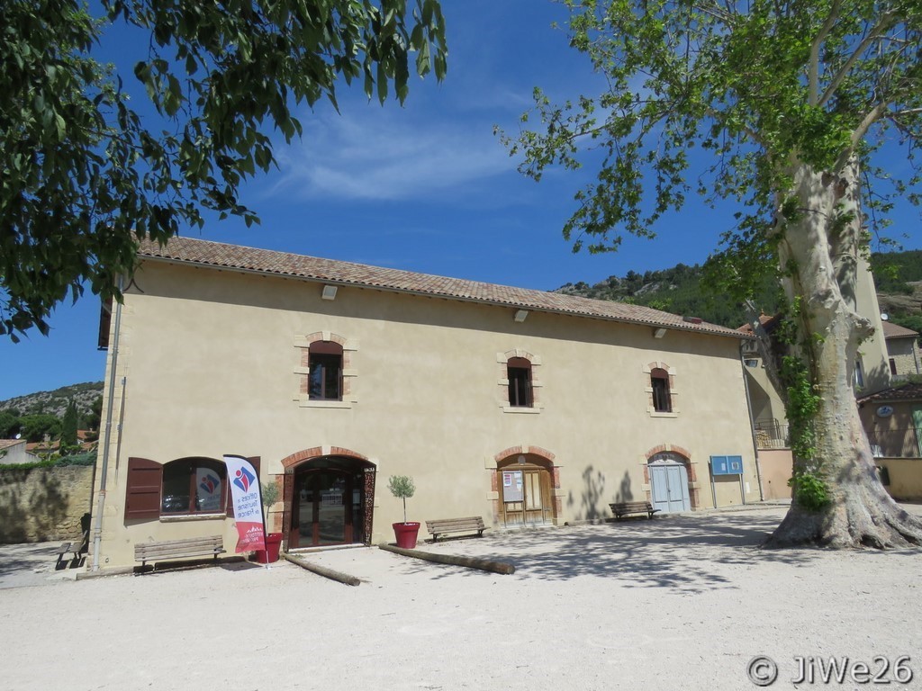 Le tout nouvel Office du Tourisme situé également place du Marché