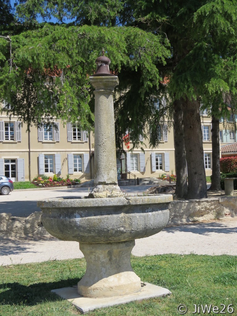 Fontaine se trouvant devant l'Hôtel de Ville