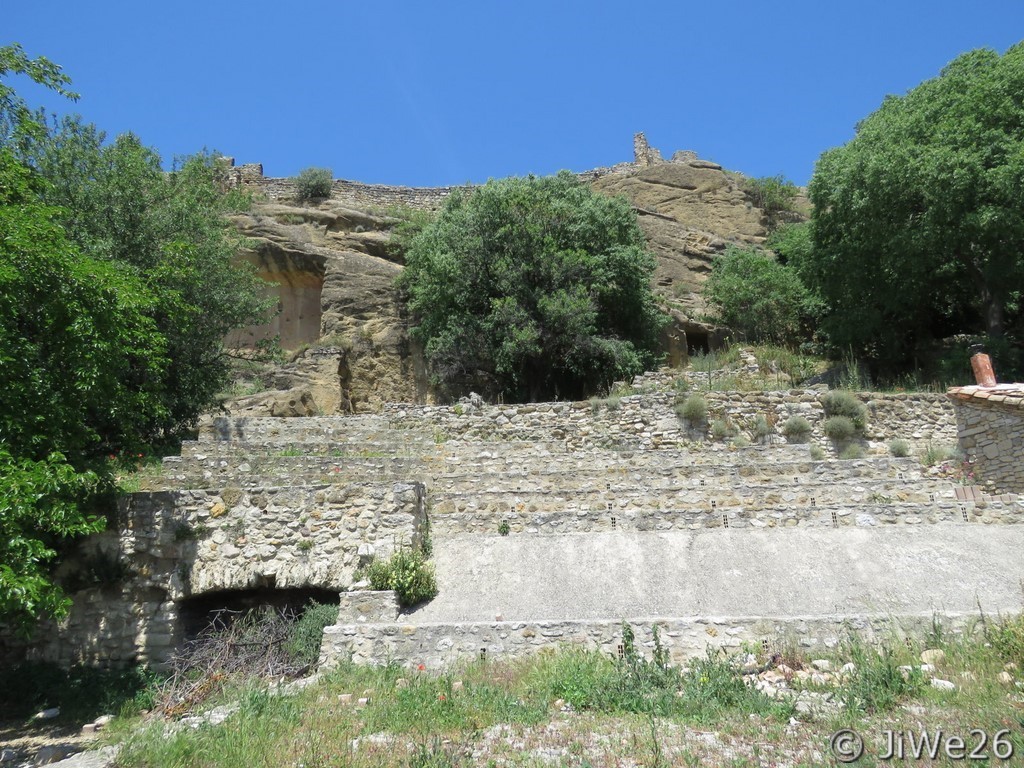 Traces des anciennes civilisations dans les collines