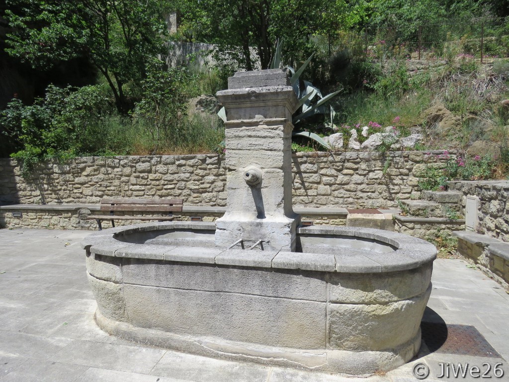 Fontaine rue du Portail neuf