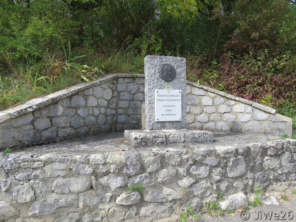 Monument en hommage à Charles Antonin Président de la fédération française de cyclotourisme