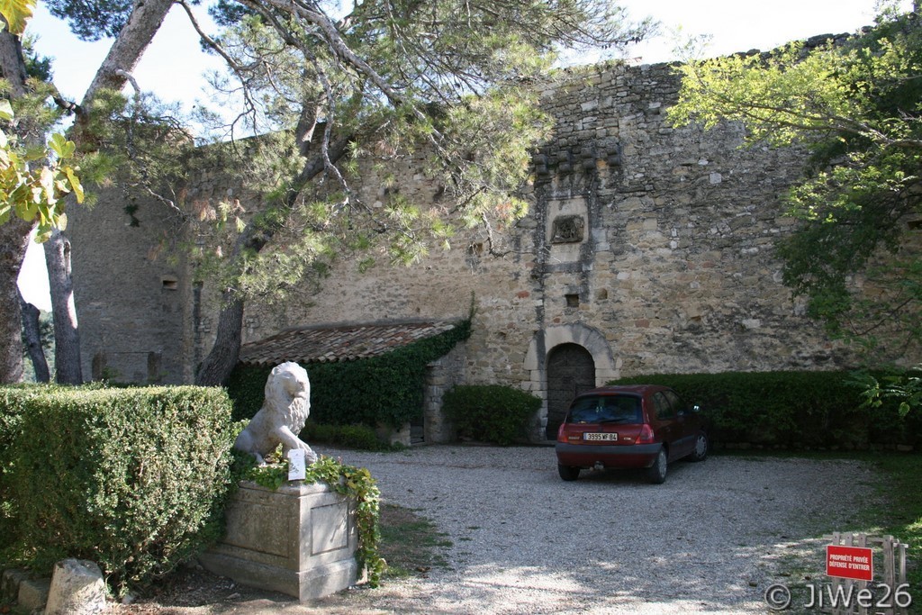 La citadelle, construite après le siège de Ménerbes (1573-1578) pour abriter la garnison d'hommes d'armes italiens