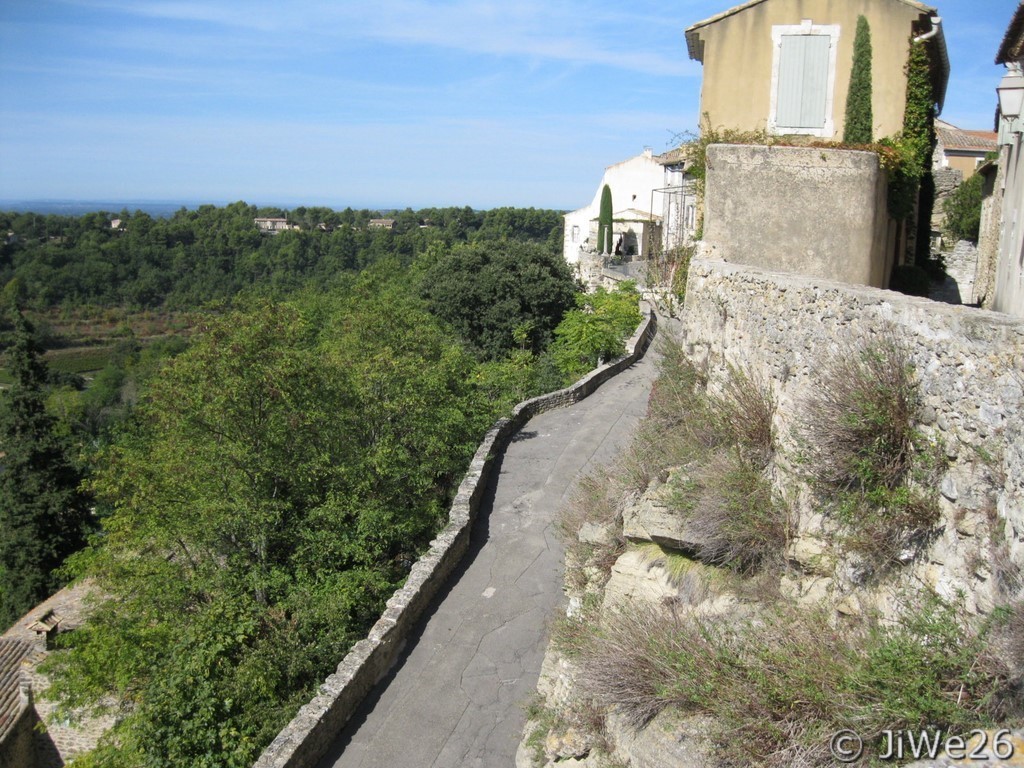 Le chemin du Portail pris depuis la prison