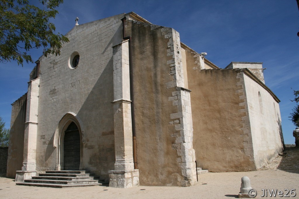 Eglise Saint-Luc, reconstruite au 16ème siècle après les guerres de religion
