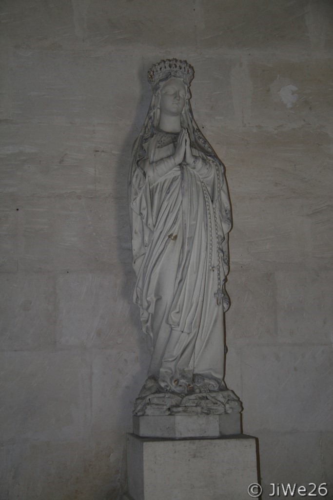 Statue dans l'église de Saint-Restitut
