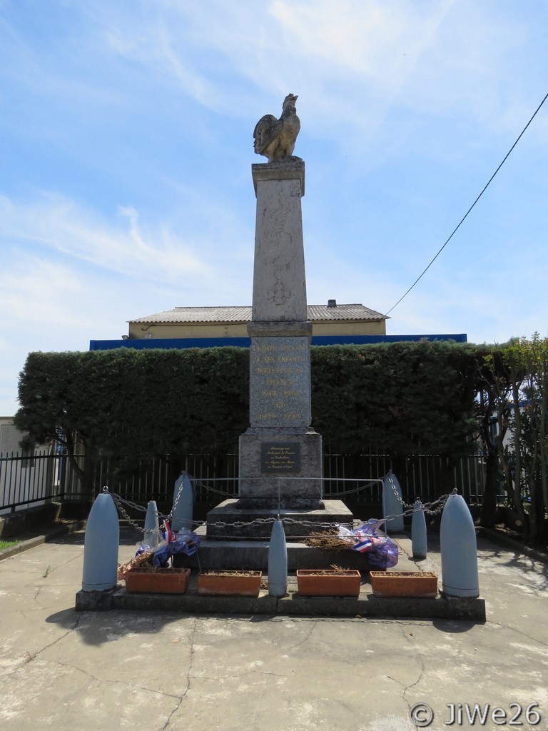 Le monument aux morts des deux guerres, en Indochine, en Algérie, au Maroc, en Tunisie et Opex