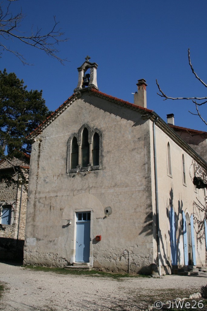 Située à l'extrémité du bâtiment, la chapelle
